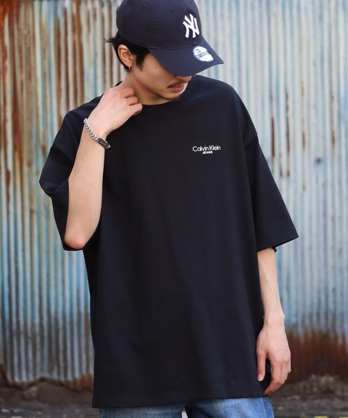 Calvin Klein Jeans(カルヴァンクラインジーンズ)の「【Calvin Klein JEANS/カルバンクライン ジーンズ】LOGO BACK PRINT T-SHIRT/ロゴ バックプリント 半袖Tシャツ(Tシャツ/カットソー・メンズ・ホワイト/ブラック・L/XL/M)」の18枚目の写真