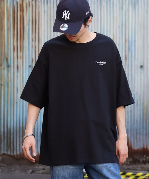 Calvin Klein Jeans(カルヴァンクラインジーンズ)の「【Calvin Klein JEANS/カルバンクライン ジーンズ】LOGO BACK PRINT T-SHIRT/ロゴ バックプリント 半袖Tシャツ(Tシャツ/カットソー・メンズ・ホワイト/ブラック・L/XL/M)」の19枚目の写真