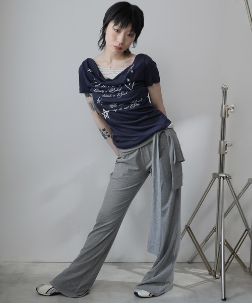 Ulysses(ユリシス)の「フェイクレイヤードドレープネックロゴTシャツ(Tシャツ/カットソー・レディース・ネイビー/グレー・M/S)」の7枚目の写真