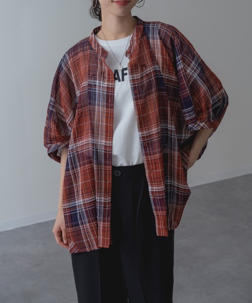refinedworks(リファインドワークス)の「【refinedworks】大人カジュアル を彩る チェック柄 シャツ(シャツ/ブラウス・レディース・グレー/レッド/グリーン・FREE)」の5枚目の写真