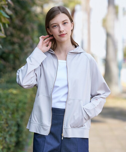DRESSTERIOR（ドレステリア）の「【接触冷感/日除け対策】UVカット サマーライトパーカー（パーカー・レディース・ブラック/グレー・38/36/34）」の3枚目の写真