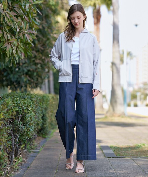 DRESSTERIOR（ドレステリア）の「【接触冷感/日除け対策】UVカット サマーライトパーカー（パーカー・レディース・ブラック/グレー・38/36/34）」の4枚目の写真