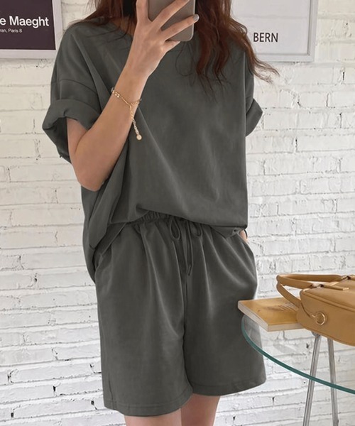 mielu(ミエル)の「リラックスルーズカットソーセットアップ(Tシャツ/カットソー・レディース・チャコール/ブルー/アイボリー/ブラック/ライトグレー・MEDIUM/LARGE)」の4枚目の写真