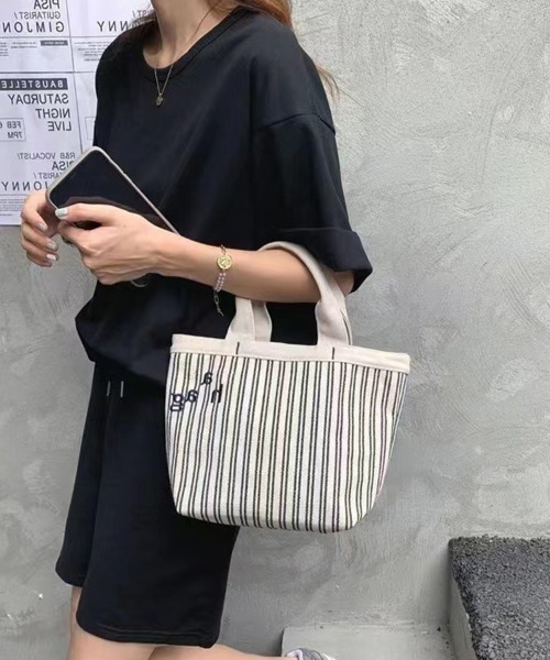 mielu(ミエル)の「リラックスルーズカットソーセットアップ(Tシャツ/カットソー・レディース・チャコール/ブルー/アイボリー/ブラック/ライトグレー・MEDIUM/LARGE)」の9枚目の写真