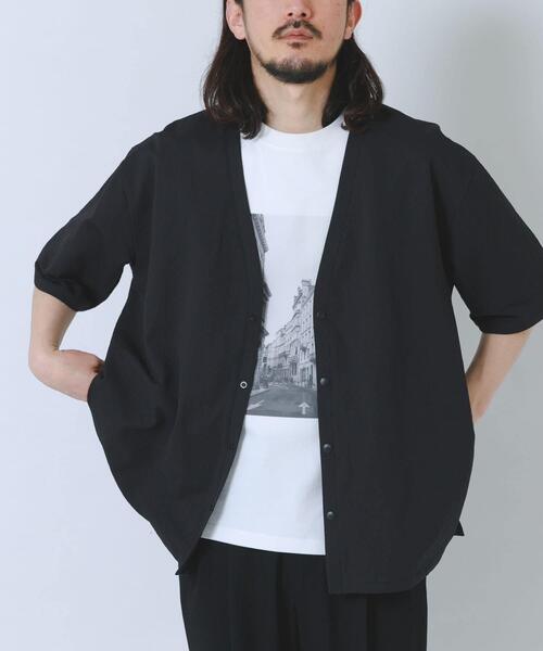 ITEMS URBANRESEARCH（アイテムズ アーバンリサーチ）の「『接触冷感/イージーケア/吸水速乾/撥水/防汚』高機能シアサッカー 半袖カーディガン(楽着シリーズ)（カーディガン/ボレロ・メンズ・ベージュ/ブラック/ライトブルー・MEDIUM/LARGE）」の4枚目の写真