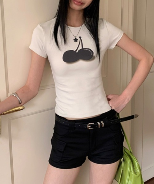 lilful(リルフル)の「【26年春夏新作】チェリーグラフィックコンパクト半袖Tシャツ(Tシャツ/カットソー・レディース・グレー/ホワイト・M/S)」の3枚目の写真