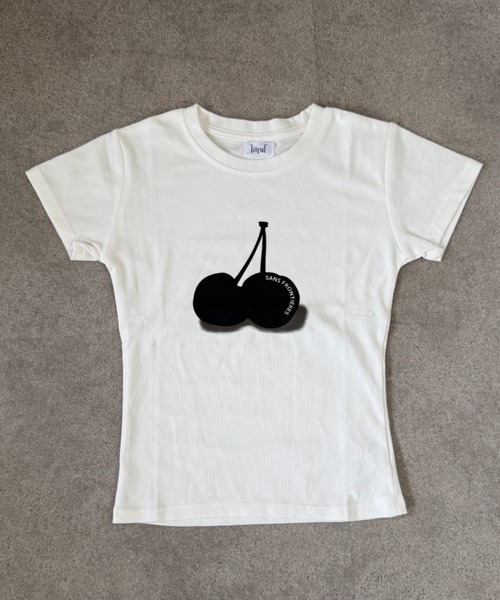 lilful(リルフル)の「【26年春夏新作】チェリーグラフィックコンパクト半袖Tシャツ(Tシャツ/カットソー・レディース・グレー/ホワイト・M/S)」の12枚目の写真