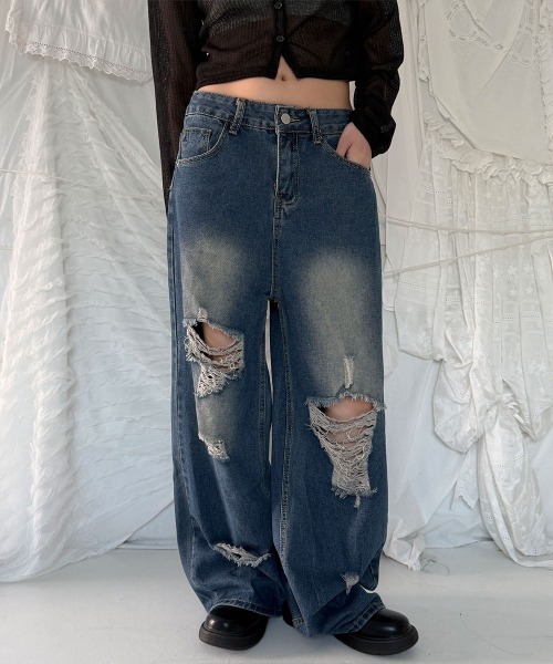 4INT.(フォイント)の「ダメージ ウォッシュド デニム ワイド パンツ(デニムパンツ・レディース・ブルー・S/M/L)」の1枚目の写真