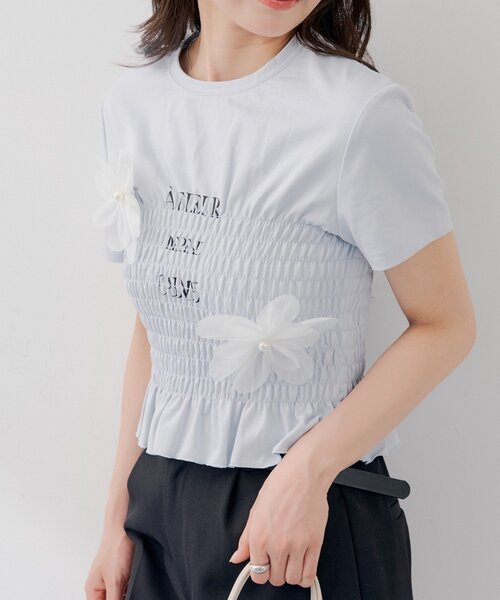 Chico(チコ)の「【SALON by Chico】3DフラワーシャーリングTシャツ(Tシャツ/カットソー・レディース・ブルー/ブラック/ホワイト・FREE)」の3枚目の写真