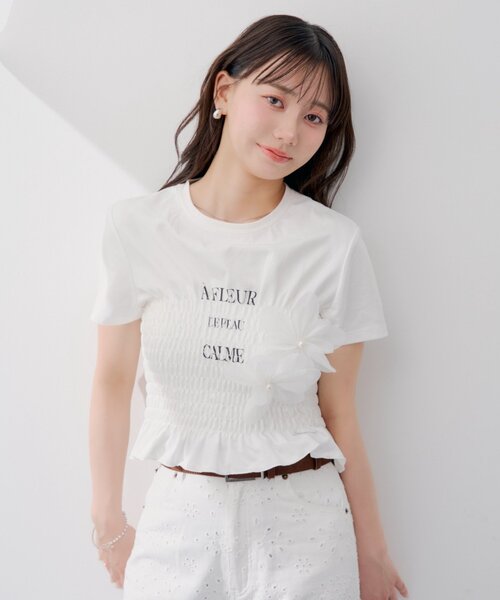 Chico(チコ)の「【SALON by Chico】3DフラワーシャーリングTシャツ(Tシャツ/カットソー・レディース・ブルー/ブラック/ホワイト・FREE)」の4枚目の写真