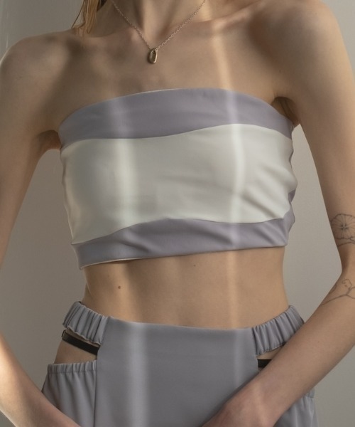 ILANIS(イラニス)の「Ease Two-Tone Bandeau|カップ付きバイカラーバンドゥ(チューブトップ・レディース・ブルー系その他/ベージュ系その他/ブラック×ホワイト・S/M)」の3枚目の写真