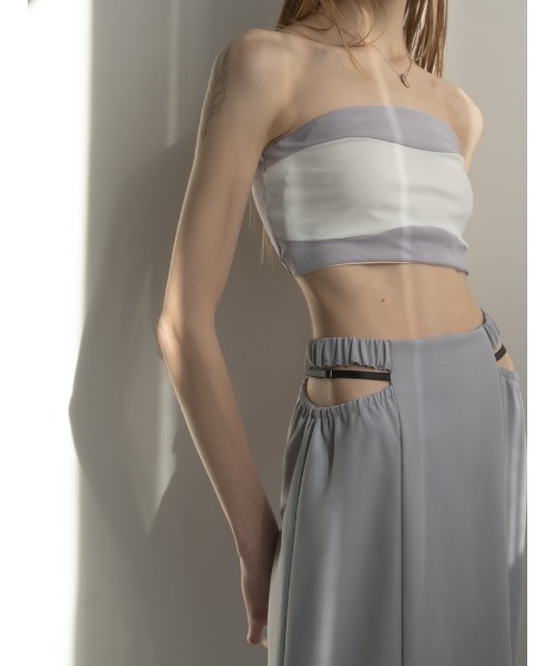 ILANIS(イラニス)の「Ease Two-Tone Bandeau|カップ付きバイカラーバンドゥ(チューブトップ・レディース・ブルー系その他/ベージュ系その他/ブラック×ホワイト・S/M)」の17枚目の写真