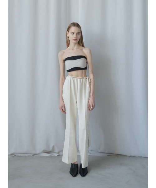 ILANIS(イラニス)の「Ease Two-Tone Bandeau|カップ付きバイカラーバンドゥ(チューブトップ・レディース・ブルー系その他/ベージュ系その他/ブラック×ホワイト・S/M)」の21枚目の写真