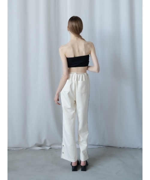 ILANIS(イラニス)の「Ease Two-Tone Bandeau|カップ付きバイカラーバンドゥ(チューブトップ・レディース・ブルー系その他/ベージュ系その他/ブラック×ホワイト・S/M)」の22枚目の写真