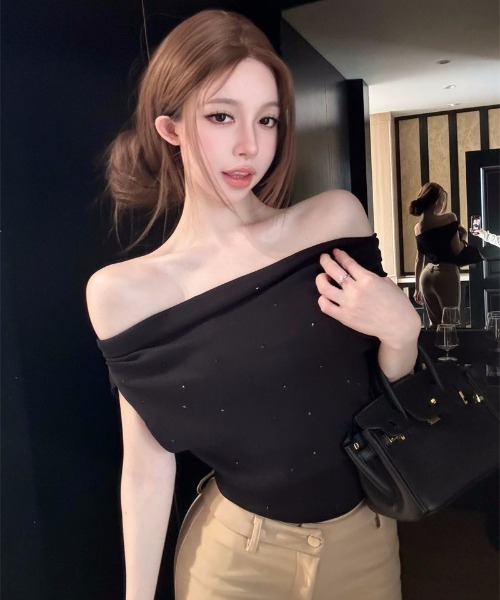 NoBelle(ノベル)の「ストーンオフショル ワンホン系/財閥系/韓国(Tシャツ/カットソー・レディース・ブラウン/ブラック/ホワイト・M/S/L)」の15枚目の写真