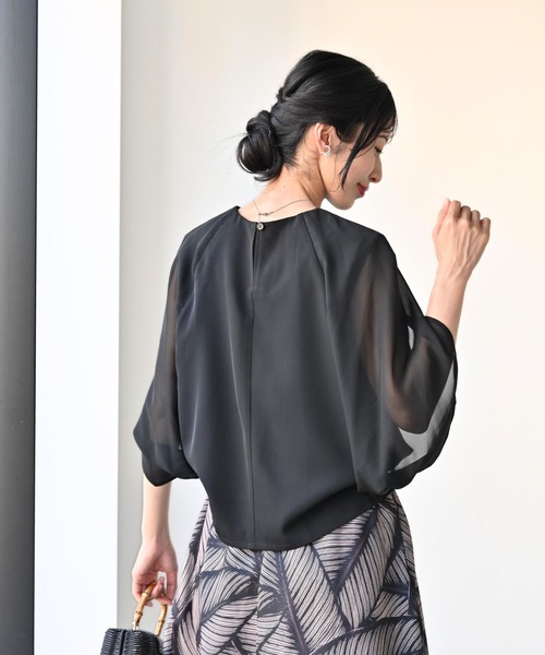 Ehre style(エーレスタイル)の「1枚で完成さりげな腕隠し上品トップス(シャツ/ブラウス・レディース・アイボリー/ブラック・FREE)」の8枚目の写真