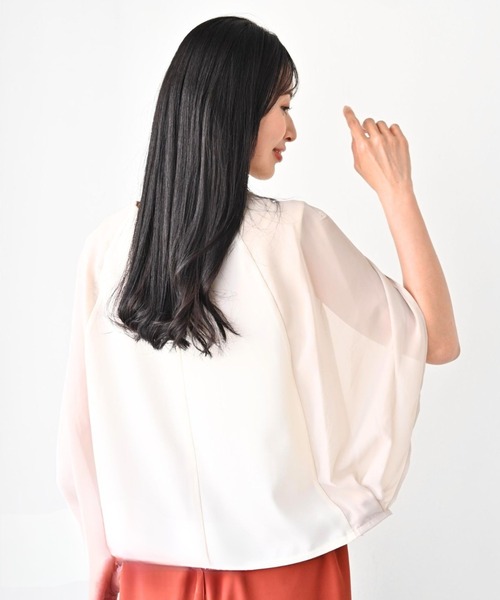 Ehre style(エーレスタイル)の「1枚で完成さりげな腕隠し上品トップス(シャツ/ブラウス・レディース・アイボリー/ブラック・FREE)」の11枚目の写真
