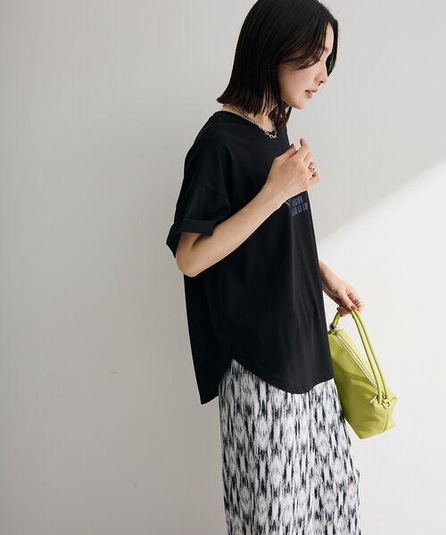 Green Parks(グリーンパークス)の「【接触冷感・抗菌防臭】裾ラウンド機能ロゴTシャツ(Tシャツ/カットソー・レディース・ライトベージュ/ブラック/オフホワイト/杢グレー・FREE)」の7枚目の写真