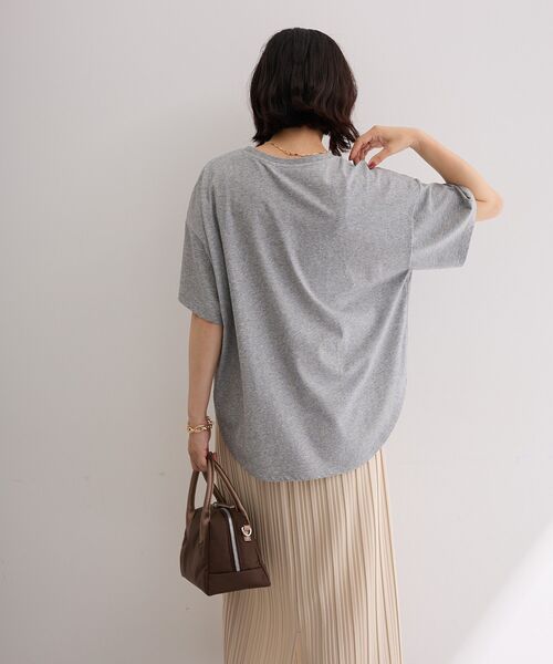 Green Parks(グリーンパークス)の「【接触冷感・抗菌防臭】裾ラウンド機能ロゴTシャツ(Tシャツ/カットソー・レディース・ライトベージュ/ブラック/オフホワイト/杢グレー・FREE)」の15枚目の写真