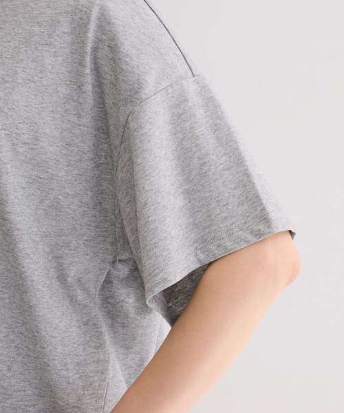 Green Parks(グリーンパークス)の「【接触冷感・抗菌防臭】裾ラウンド機能ロゴTシャツ(Tシャツ/カットソー・レディース・ライトベージュ/ブラック/オフホワイト/杢グレー・FREE)」の17枚目の写真