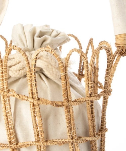EARTH MADE(アースメイド)の「PALM 巾着 TOTE(かごバッグ・レディース・ブラック/アイボリー・FREE)」の6枚目の写真