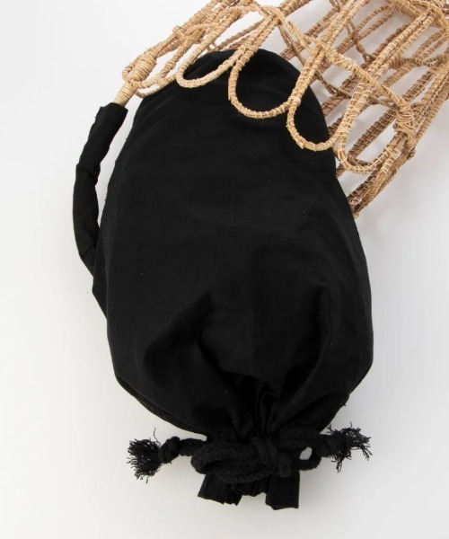 EARTH MADE(アースメイド)の「PALM 巾着 TOTE(かごバッグ・レディース・ブラック/アイボリー・FREE)」の7枚目の写真