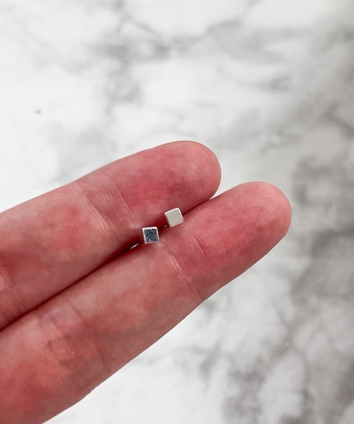yu-ka（ユーカ）の「YU-KA:スクエアミニスタッドピアス Square Mini Stud Earrings（ピアス（両耳用）・レディース・ブラック/ゴールド/シルバー・FREE）」の8枚目の写真