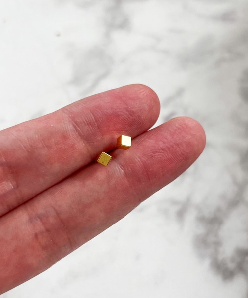yu-ka（ユーカ）の「YU-KA:スクエアミニスタッドピアス Square Mini Stud Earrings（ピアス（両耳用）・レディース・ブラック/ゴールド/シルバー・FREE）」の9枚目の写真