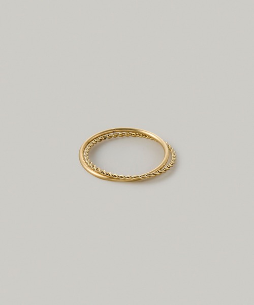 Jolie Toujours(ジョリトゥジュール)の「【汗や水に強い】〈ステンレス〉11号レイヤードツイストリング(リング・レディース・ゴールド/シルバー・11号)」の3枚目の写真