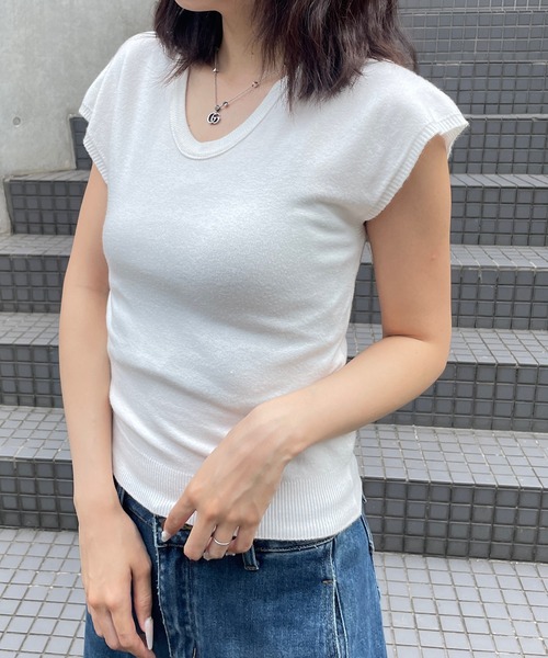 ROGER AND RAW(ロジャーアンドロウ)の「Uネック ショート丈半袖ニットトップス(ニット/セーター・レディース・ホワイト/ブラック/ベージュ・FREE)」の11枚目の写真