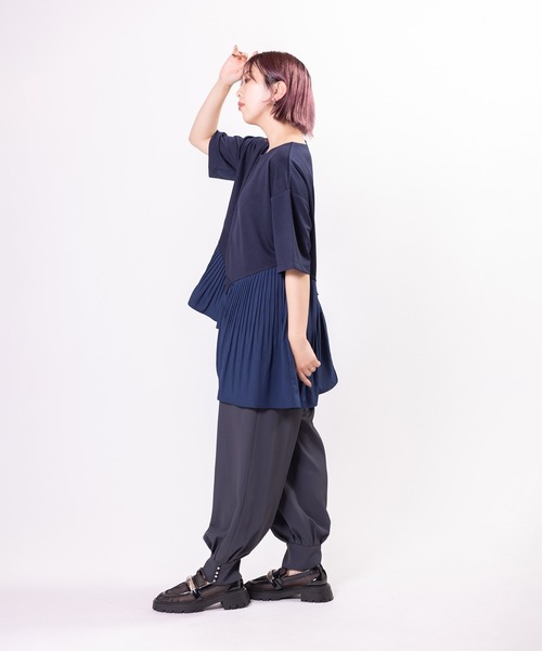 OSMOSIS(オズモーシス)の「プリーツ切替Tシャツ(Tシャツ/カットソー・レディース・ホワイト/ネイビー/ブラック・ONE SIZE)」の18枚目の写真