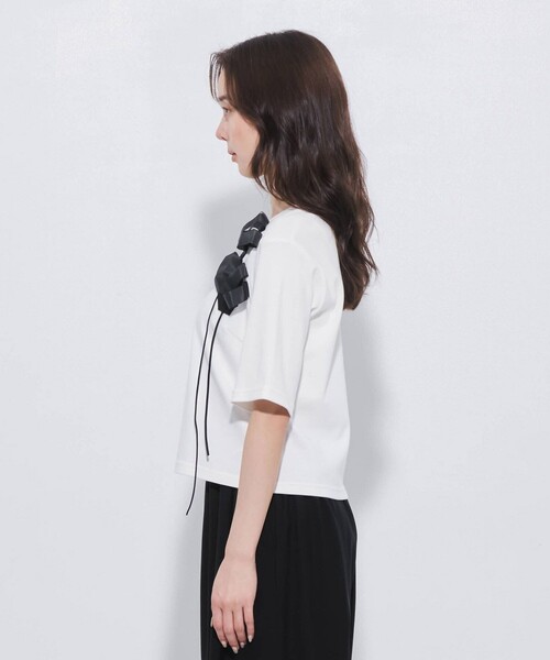 UNITED TOKYO(ユナイテッドトウキョウ)の「【一枚で着映え】3DブルームTシャツ|夏服/ウォッシャブル/オケージョン/フラワーモチーフ/細見え/カットソー(Tシャツ/カットソー・レディース・ブラック/アイボリー・FREE)」の7枚目の写真