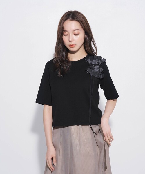 UNITED TOKYO(ユナイテッドトウキョウ)の「【一枚で着映え】3DブルームTシャツ|夏服/ウォッシャブル/オケージョン/フラワーモチーフ/細見え/カットソー(Tシャツ/カットソー・レディース・ブラック/アイボリー・FREE)」の14枚目の写真