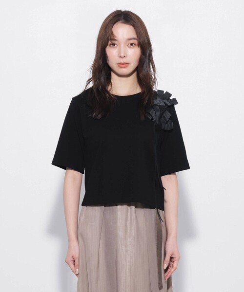 UNITED TOKYO(ユナイテッドトウキョウ)の「【一枚で着映え】3DブルームTシャツ|夏服/ウォッシャブル/オケージョン/フラワーモチーフ/細見え/カットソー(Tシャツ/カットソー・レディース・ブラック/アイボリー・FREE)」の15枚目の写真