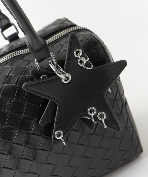 Chick(チック)の「Diamond-Design 2-Way Shoulder Bag with Star-Shaped Charm / 星型チャーム付き ダイヤデザイン2WAY ショルダーバッグ ガーリー 韓国 レディース 秋 秋服 2026年秋冬(ショルダーバッグ・レディース・ホワイト/ブラック/イエロー・FREE)」の9枚目の写真