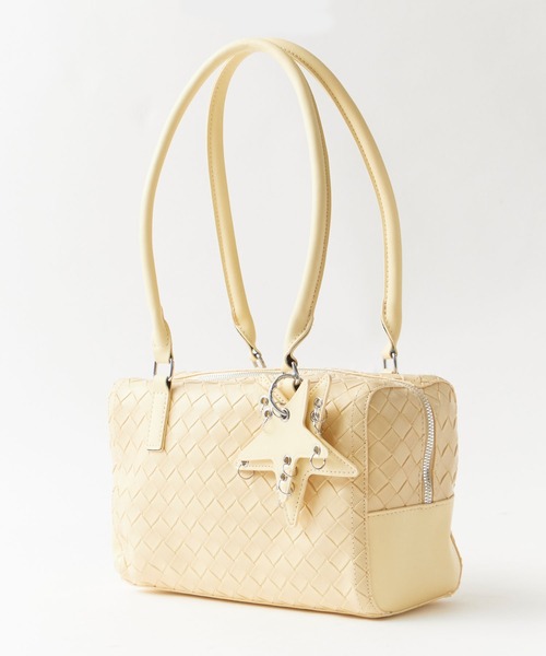Chick(チック)の「Diamond-Design 2-Way Shoulder Bag with Star-Shaped Charm / 星型チャーム付き ダイヤデザイン2WAY ショルダーバッグ ガーリー 韓国 レディース 秋 秋服 2026年秋冬(ショルダーバッグ・レディース・ホワイト/ブラック/イエロー・FREE)」の11枚目の写真