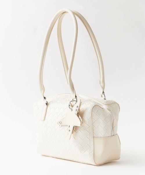 Chick(チック)の「Diamond-Design 2-Way Shoulder Bag with Star-Shaped Charm / 星型チャーム付き ダイヤデザイン2WAY ショルダーバッグ ガーリー 韓国 レディース 秋 秋服 2026年秋冬(ショルダーバッグ・レディース・ホワイト/ブラック/イエロー・FREE)」の12枚目の写真