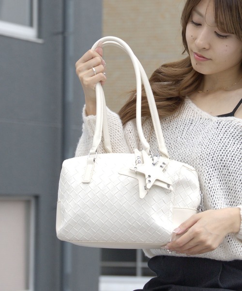 Chick(チック)の「Diamond-Design 2-Way Shoulder Bag with Star-Shaped Charm / 星型チャーム付き ダイヤデザイン2WAY ショルダーバッグ ガーリー 韓国 レディース 秋 秋服 2026年秋冬(ショルダーバッグ・レディース・ホワイト/ブラック/イエロー・FREE)」の16枚目の写真