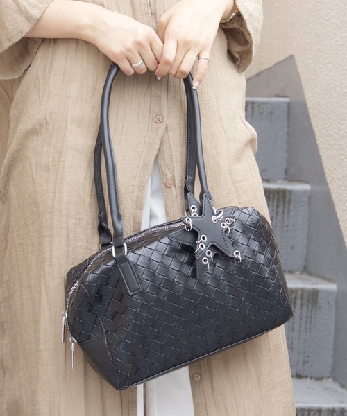Chick(チック)の「Diamond-Design 2-Way Shoulder Bag with Star-Shaped Charm / 星型チャーム付き ダイヤデザイン2WAY ショルダーバッグ ガーリー 韓国 レディース 秋 秋服 2026年秋冬(ショルダーバッグ・レディース・ホワイト/ブラック/イエロー・FREE)」の21枚目の写真
