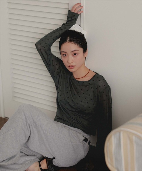 miette（ミエット）の「ベーシックロングフィンガートップス（Tシャツ/カットソー・レディース・オフホワイト/チャコール/ブラック・FREE）」の3枚目の写真