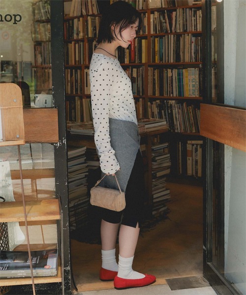 miette（ミエット）の「ベーシックロングフィンガートップス（Tシャツ/カットソー・レディース・オフホワイト/チャコール/ブラック・FREE）」の4枚目の写真