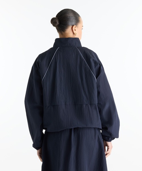 NEW BALANCE(ニューバランス)の「スポーツレガシージャケット(ナイロンジャケット・レディース・スミクロ・SMALL/MEDIUM/LARGE/X-LARGE)」の2枚目の写真