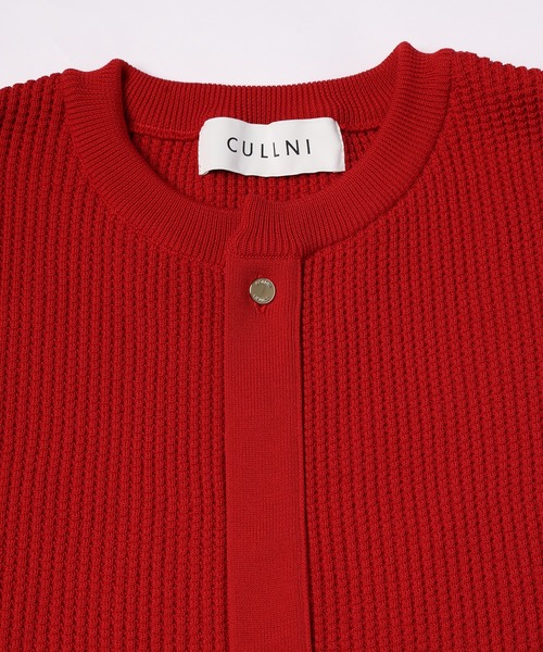 CULLNI(クルニ)の「Organic Cotton Waffle Minimal Henley Neck Knit Pullover(ニット/セーター・メンズ・レッド/ブラック/ブラウン系/ネイビー系・1/0/2)」の8枚目の写真
