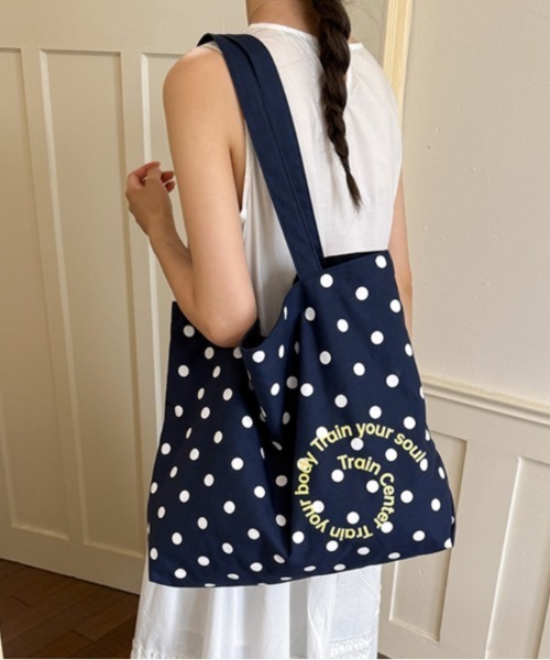 Vipoa(ヴィポア)の「dot×logo print tote bag(トートバッグ・レディース・イエロー/ネイビー/グリーン/ホワイト/ブラック・FREE)」の5枚目の写真