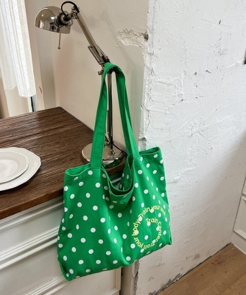 Vipoa(ヴィポア)の「dot×logo print tote bag(トートバッグ・レディース・イエロー/ネイビー/グリーン/ホワイト/ブラック・FREE)」の4枚目の写真