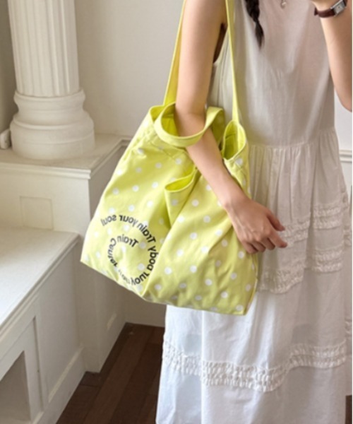 Vipoa(ヴィポア)の「dot×logo print tote bag(トートバッグ・レディース・イエロー/ネイビー/グリーン/ホワイト/ブラック・FREE)」の6枚目の写真