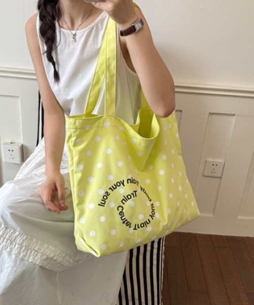 Vipoa(ヴィポア)の「dot×logo print tote bag(トートバッグ・レディース・イエロー/ネイビー/グリーン/ホワイト/ブラック・FREE)」の7枚目の写真