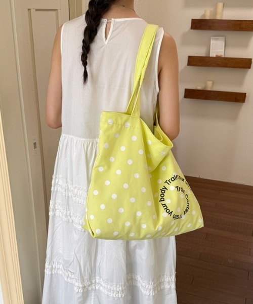 Vipoa(ヴィポア)の「dot×logo print tote bag(トートバッグ・レディース・イエロー/ネイビー/グリーン/ホワイト/ブラック・FREE)」の9枚目の写真
