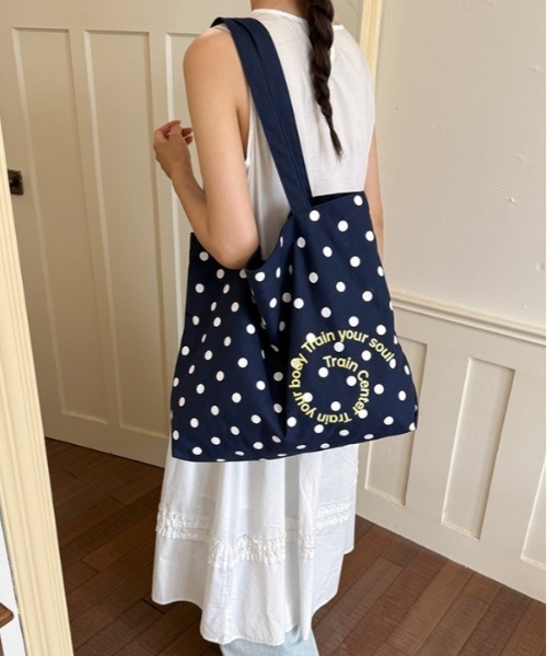 Vipoa(ヴィポア)の「dot×logo print tote bag(トートバッグ・レディース・イエロー/ネイビー/グリーン/ホワイト/ブラック・FREE)」の16枚目の写真
