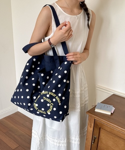 Vipoa(ヴィポア)の「dot×logo print tote bag(トートバッグ・レディース・イエロー/ネイビー/グリーン/ホワイト/ブラック・FREE)」の17枚目の写真